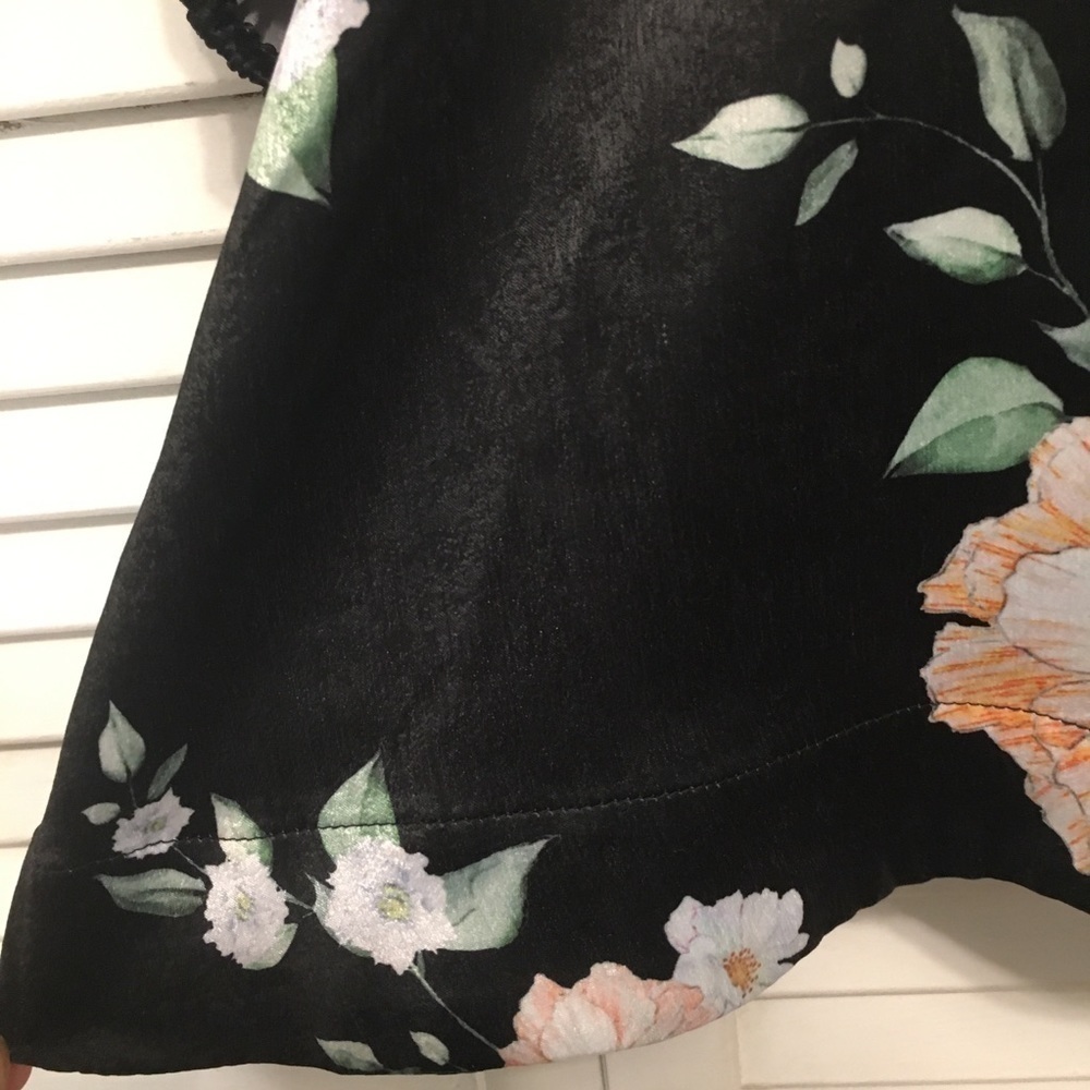 We Are Kindred Floral Satin Blouse Size 0 - Picture 4 of 13
